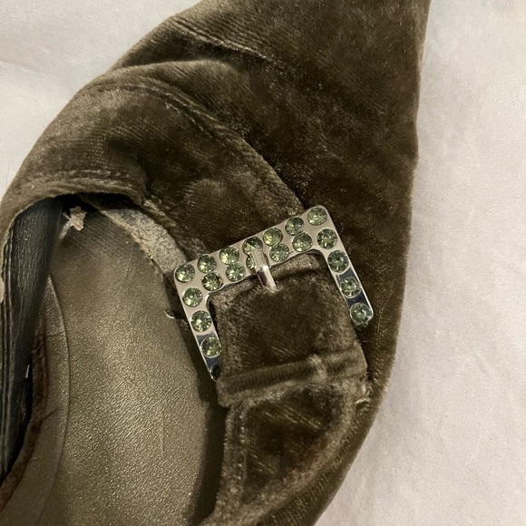 Green velvet slides - Picture 3 of 4